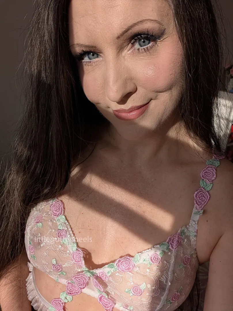 Morning selfie in the warm sunstripes