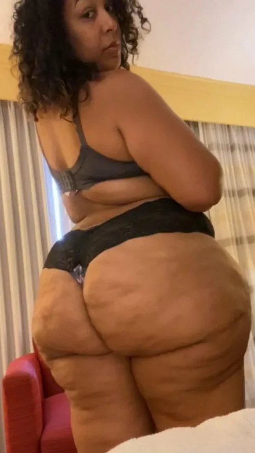 My ass is huge, is it perfect for sniffing my farts and my stinky hole