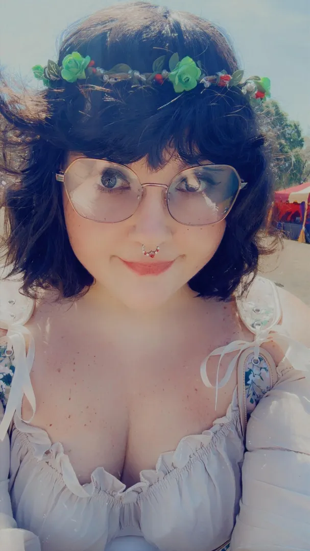 [OFFERING] Nerdy Needy Alt GFE. ♡