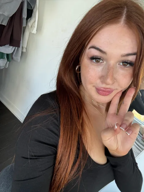 Paint my pretty face with your cum!