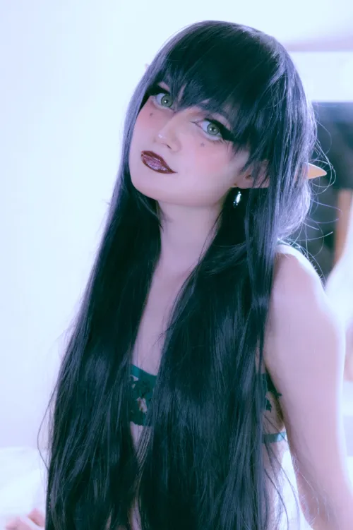 Sweet face with not so sweet intentions