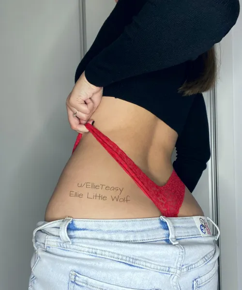 Tail riding high during tailgate party.. college weekends hit different now