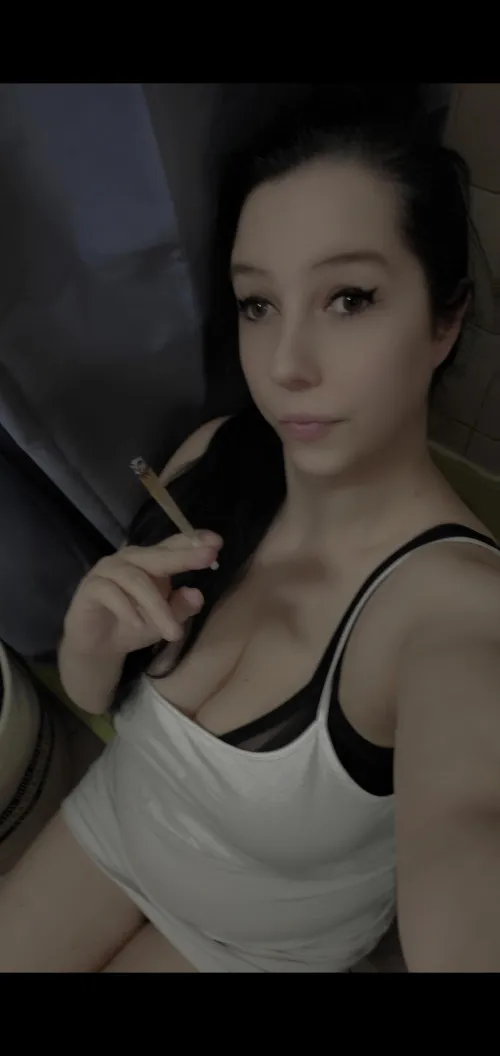 There’s something about that chill vibe… makes me wanna show a side of me not everyone gets to see 