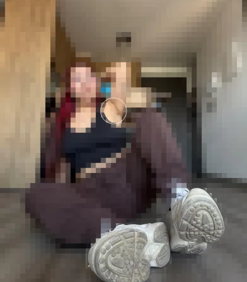 what were u looking at first freaky? my armpits or the soles of my sneakers?