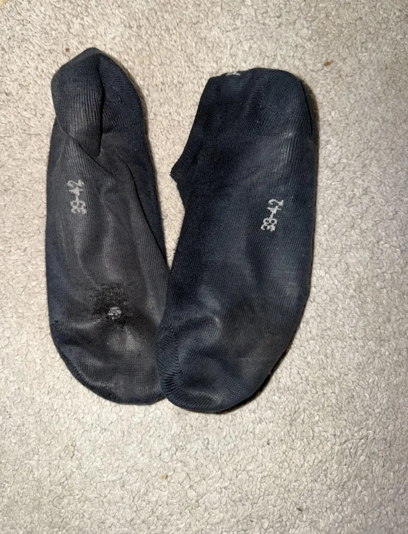 Who wants my 6 weeks worn puma socks?