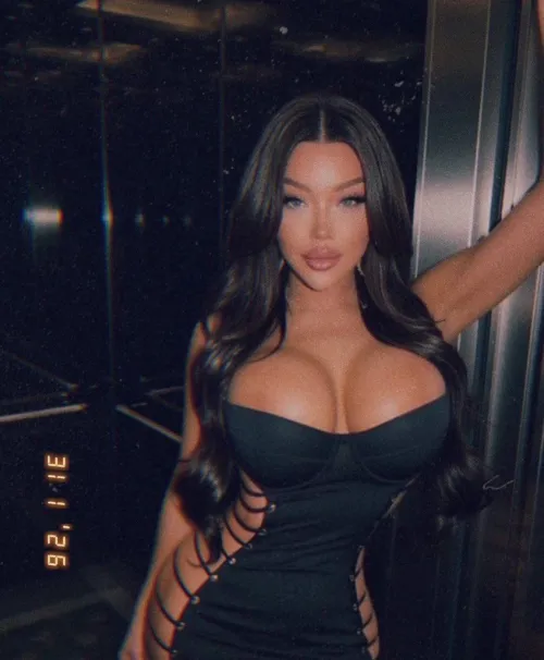 You think I’d look good on your arm babe?