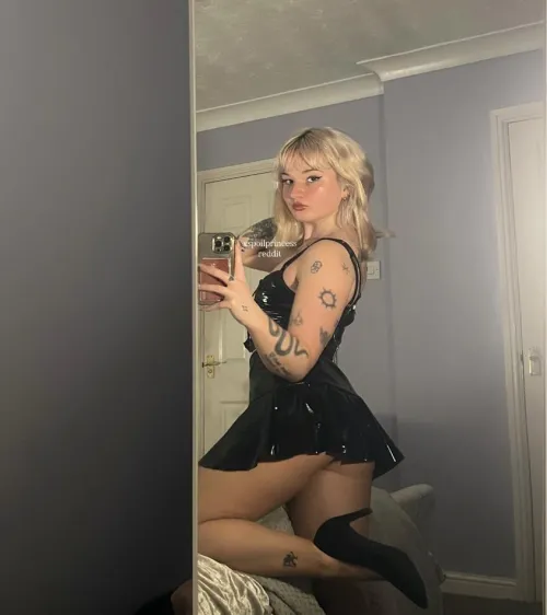 you’re so broken that stroking without sending doesn’t turn you on anymore, you need a hot pretty girl in charge of you and taking control of your wallet…