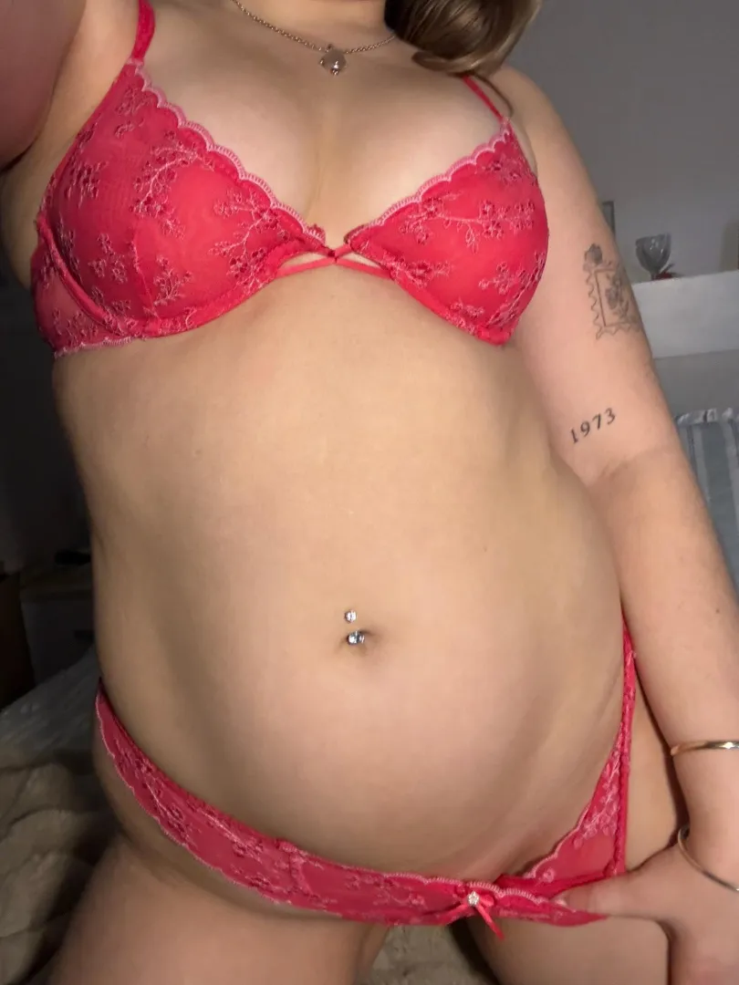 18f looking for an older guy to fill me up with a fat creampie! open to different kinks. i can verify if needed.