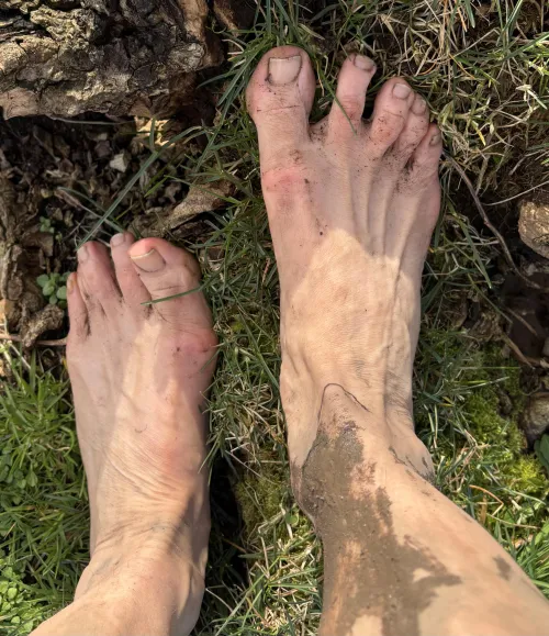 Bare feet, outdoors…