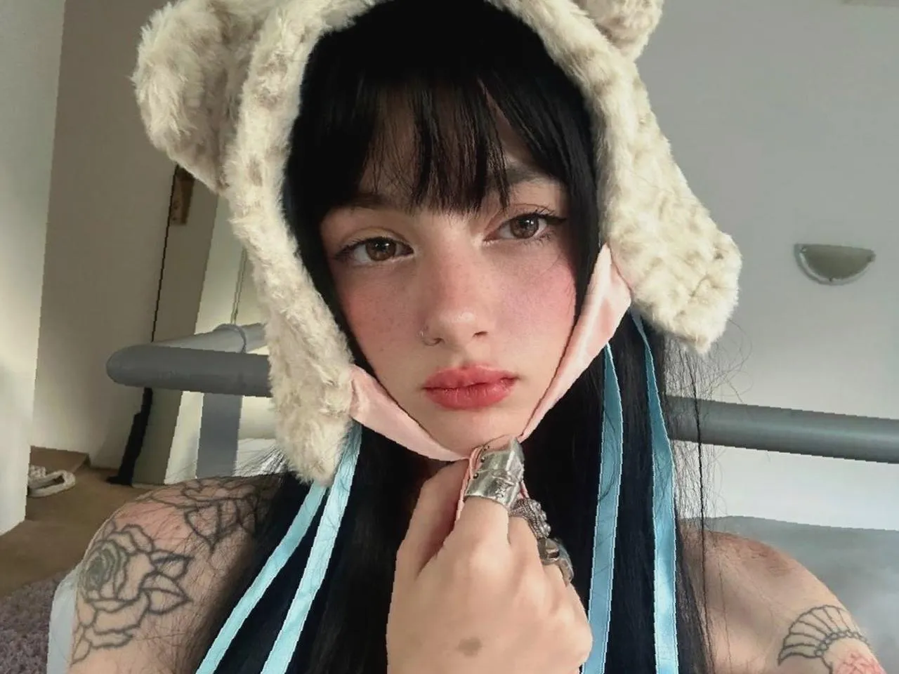 Bored and kinda down for fun, but can’t host active on instta rn: .lunaqyara'.