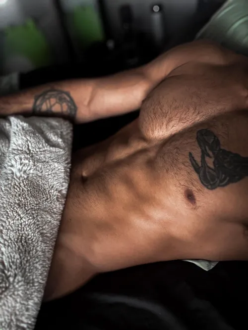 Come lay down, I bet your tired