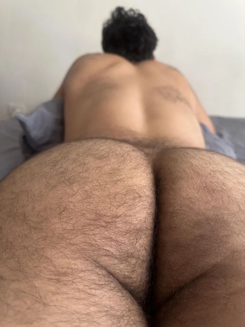 Hairy ass lovers?