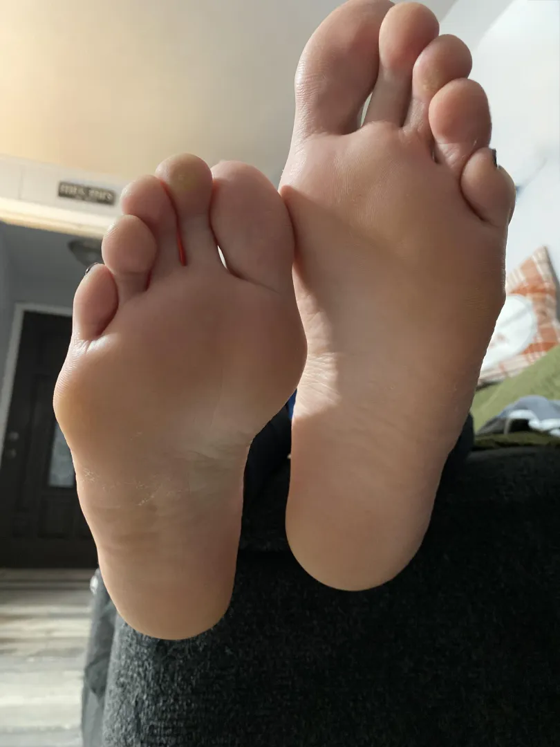 Hubby loves my toes but I know there are sole lovers out here. Which are you?