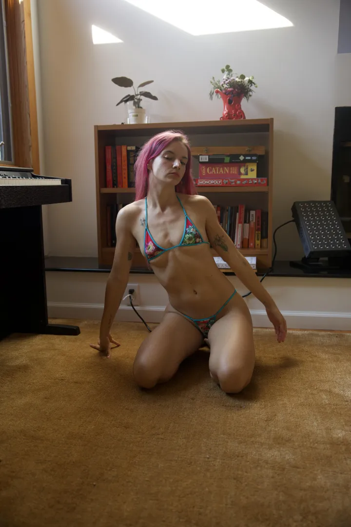 I'm just wet kinky slut who needs local friends