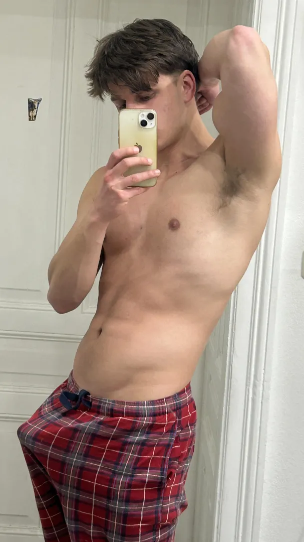 Is anyone into hairy pits?