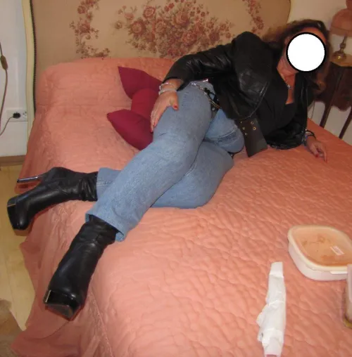 Le ventre de ma femme va exploser sa grosse braguette