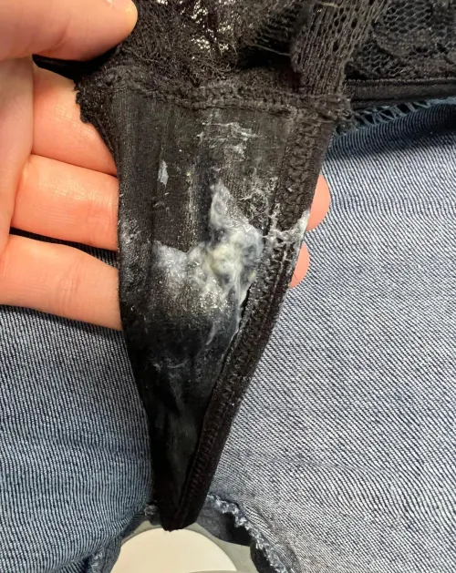 Lick or sniff?(Selling)