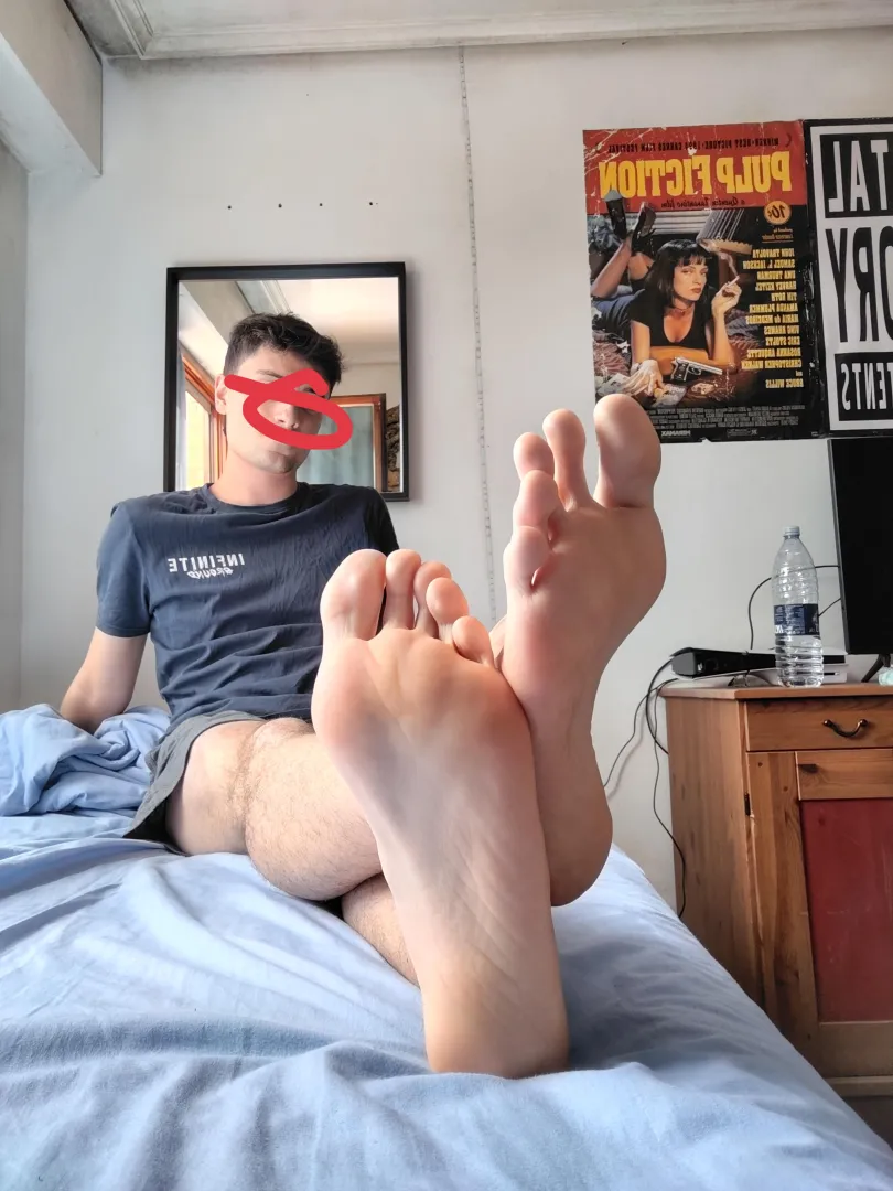 Mis pies de talla 12 preparados para ser adorados