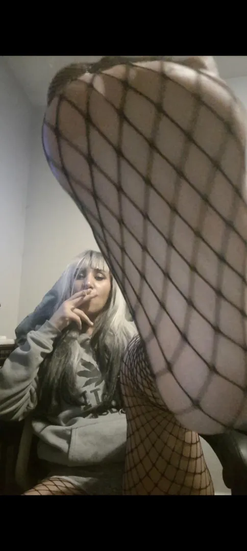 Mixed hottie, had a rough day.