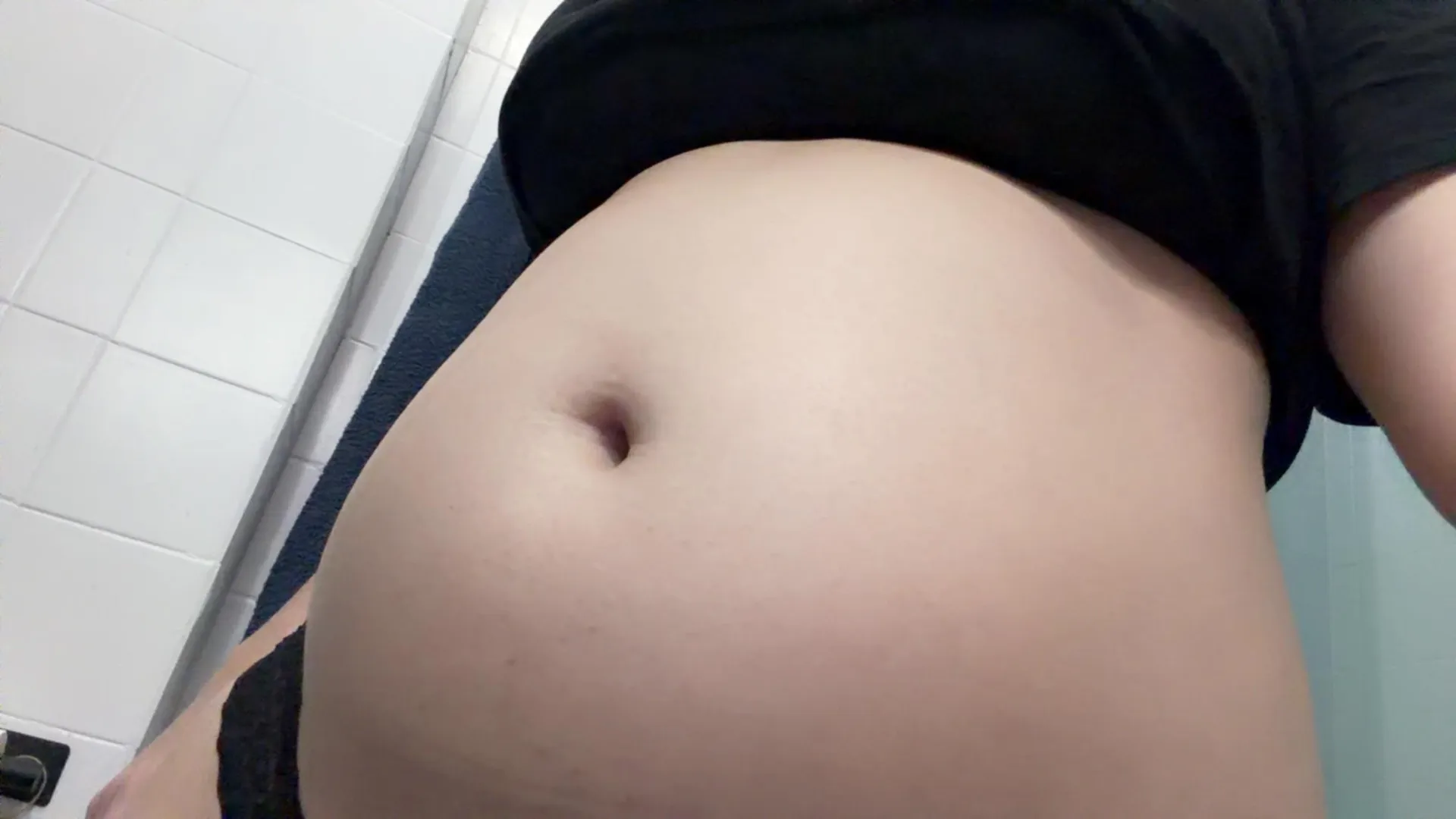 My stomach feels so empty and I'm looking to fill it with food or someone to devour. Tlg:@mktt03