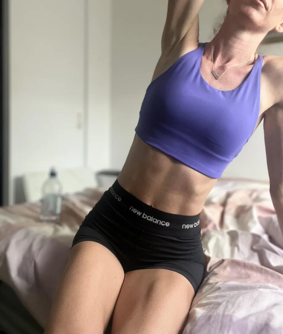 New sports bra making these abs pop!