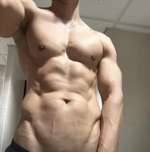 *NSFW* 38 former college athlete and fitness model in Hyde Park. Real person, real pics 