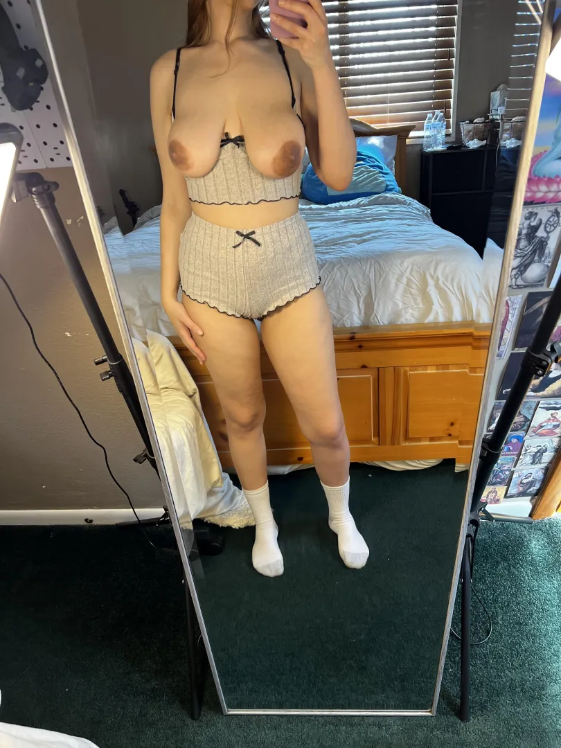 Nude boobs on this MILF