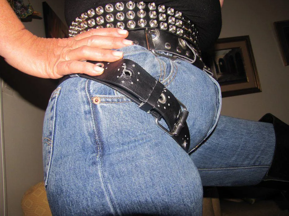 regarde le gros ventre en jeans de ma femme