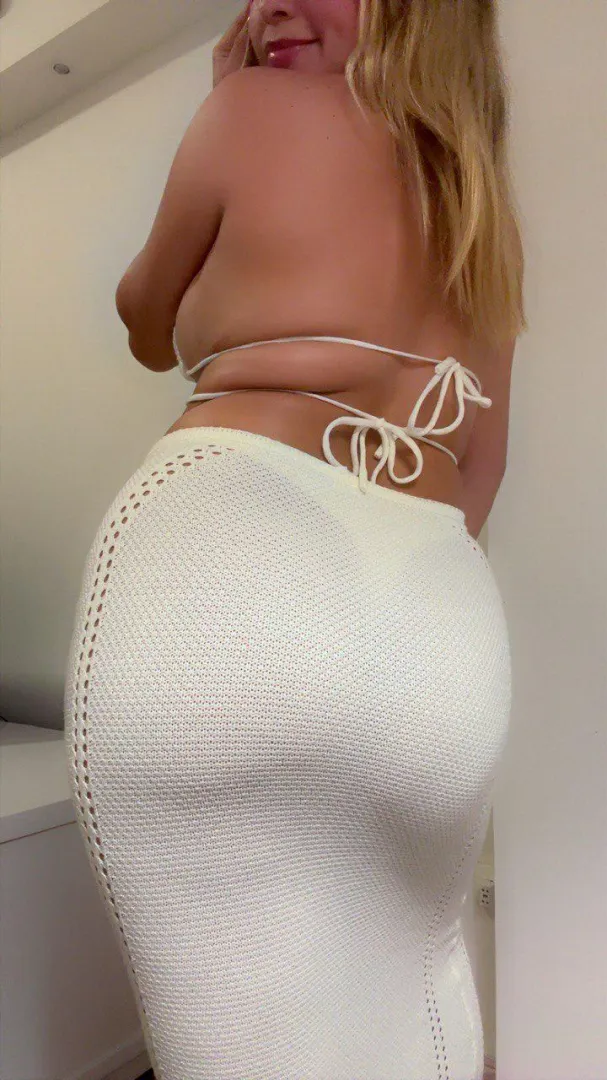 Sometimes it's good to walk behind the Latina girl