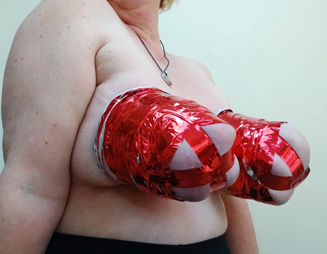 Tight and painful containment