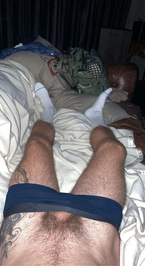 Who likes white socks, hairy legs and bush..hmu