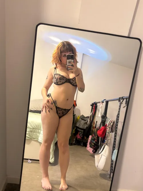 19 f4m feeling lonely and a little bit horny on this Sunday night