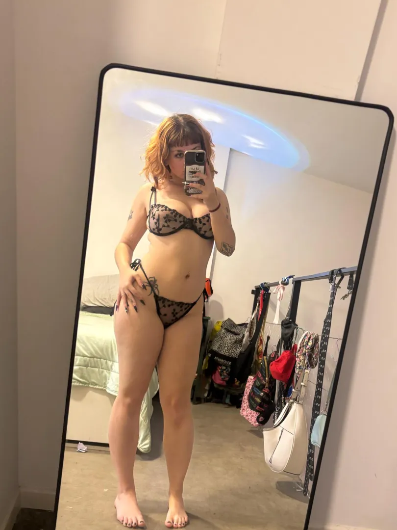 19 f4m feeling lonely and a little bit horny on this Sunday night