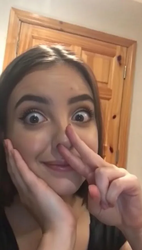 21 [F4M] Imagine your room is magically decorated with everything you love what’s the first thing you see?