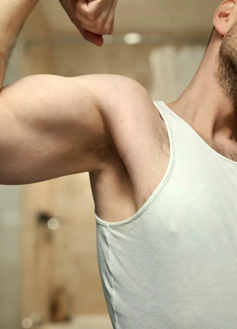 29 really horny. Into athletic/muscular guys. Show me your abs or biceps.