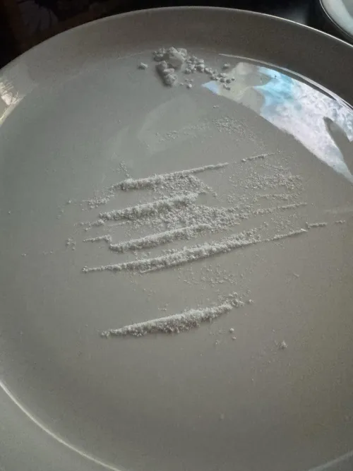 40 [M4F] let’s do a few lines and chat!