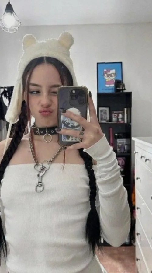 and you’re not just looking  instaa: lunafyrae