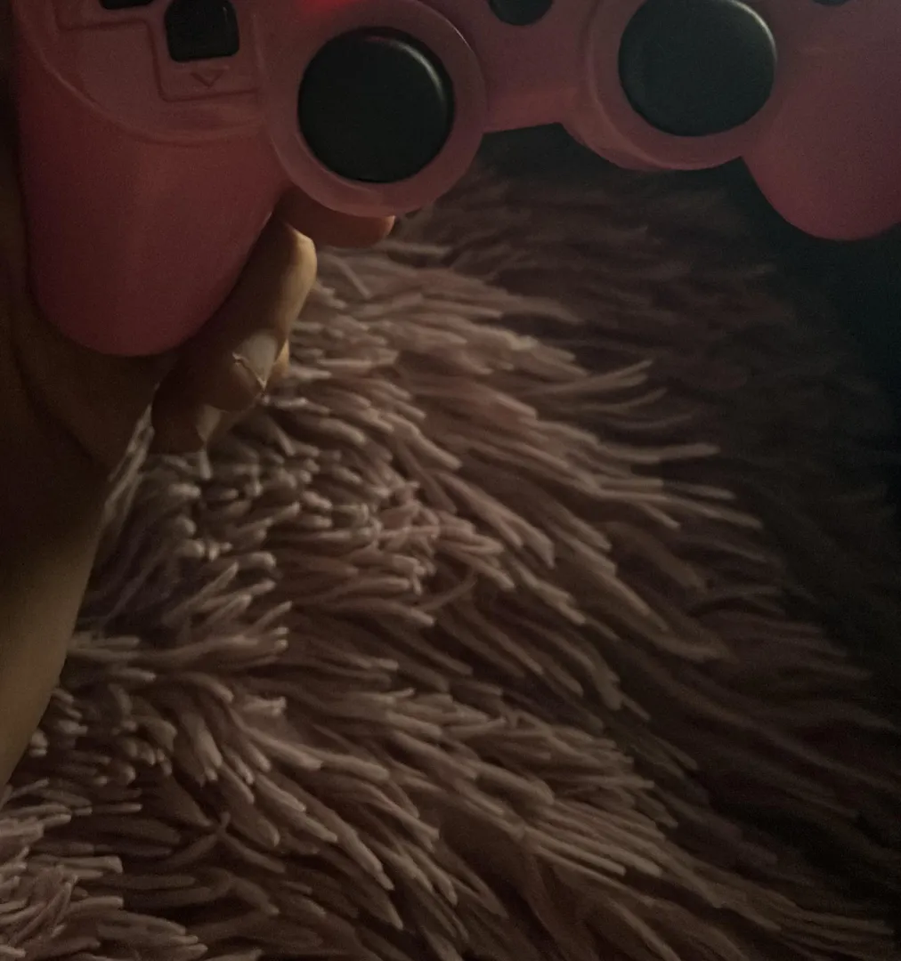 Anyone skiing tonight who wants to voice call while having a sesh? Just cool and genuine people! No weirdos or scammers lol (33m here, str8 btw)