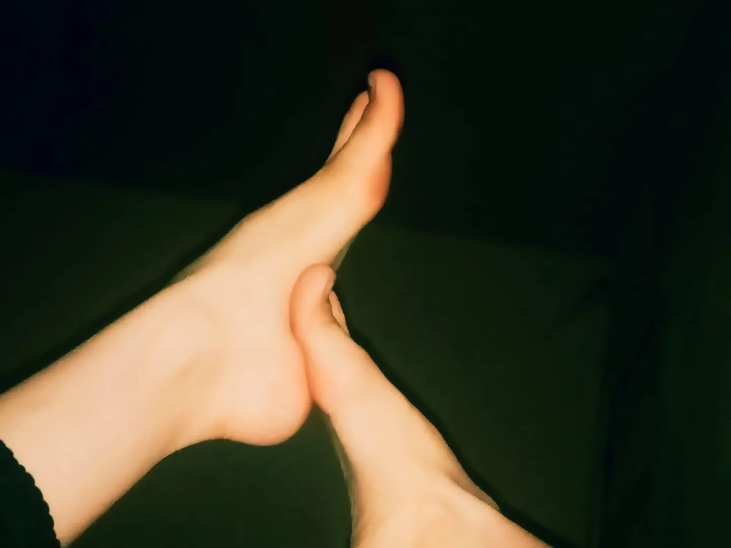 (F18)(Latina) Do you like my feet?