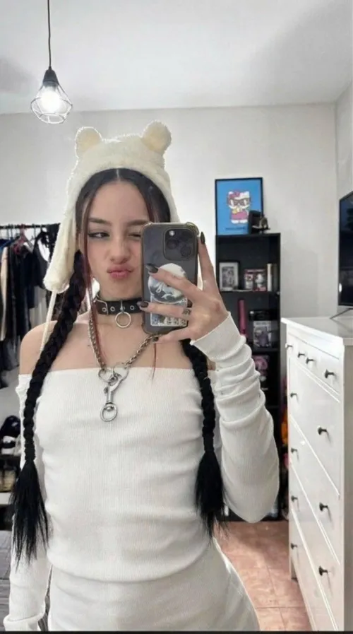 FI8 Had a drink + feeling flirty, need someone who can host - send on lnssta: .lunafyrae'.