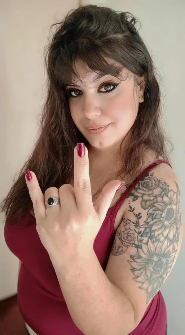 Firm and seductive, always in charge, be a good boy and worship your goddess