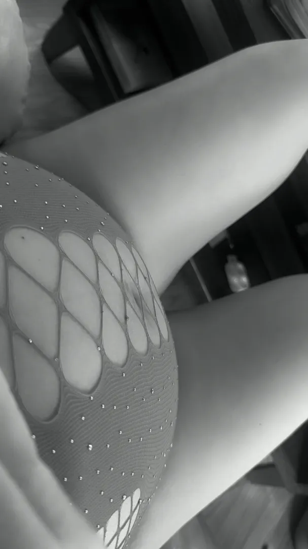 Guess the color of my lingerie…The bump is looking good in ____!