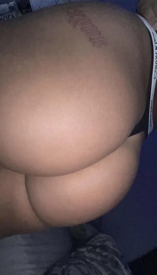 Hopefully this makes your Monday bootyful!