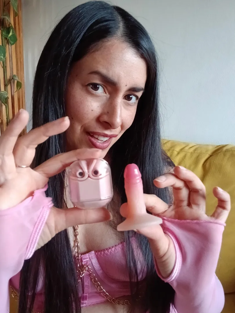 How could I take you seriously when you tell me you're horny and your hard dick is the same size as my headphones?