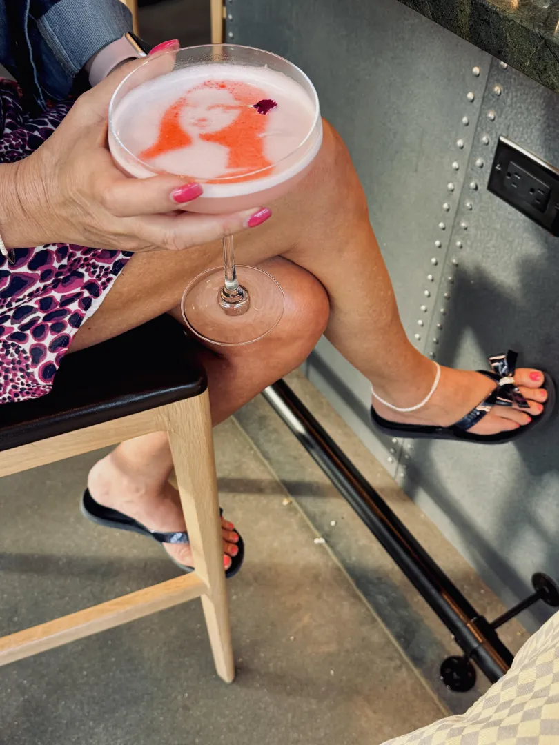 Hubby got me a silver anklet and think it goes great with my cute flip flops!