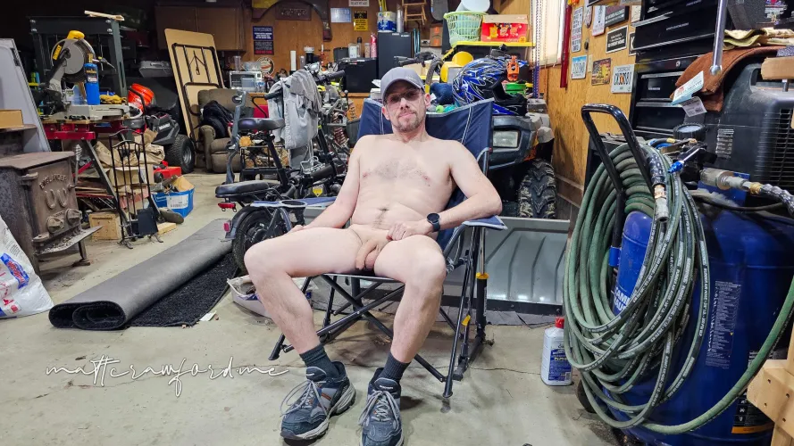 Interested in meeting other nudists.