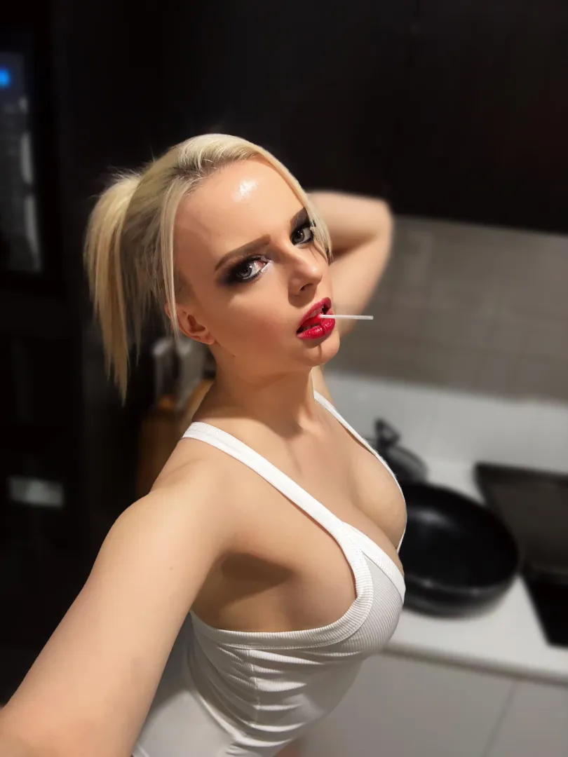 Just adding a dash of sideboob in the kitchen