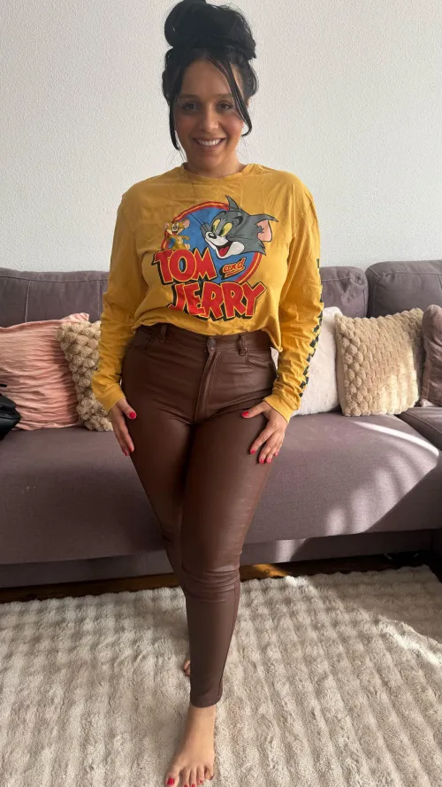 looking for the right pleasure, the one I deserve with my delicious booty