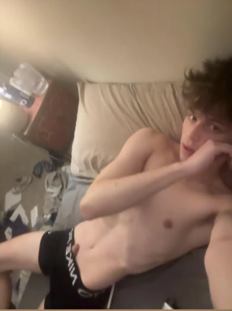 [selling]19 I’m reallllll doing this mostly for fun cheapest pair I’d do is $15 most expensive $40 msg me I’ll show u and take a vid of doing what u want to them before I send em