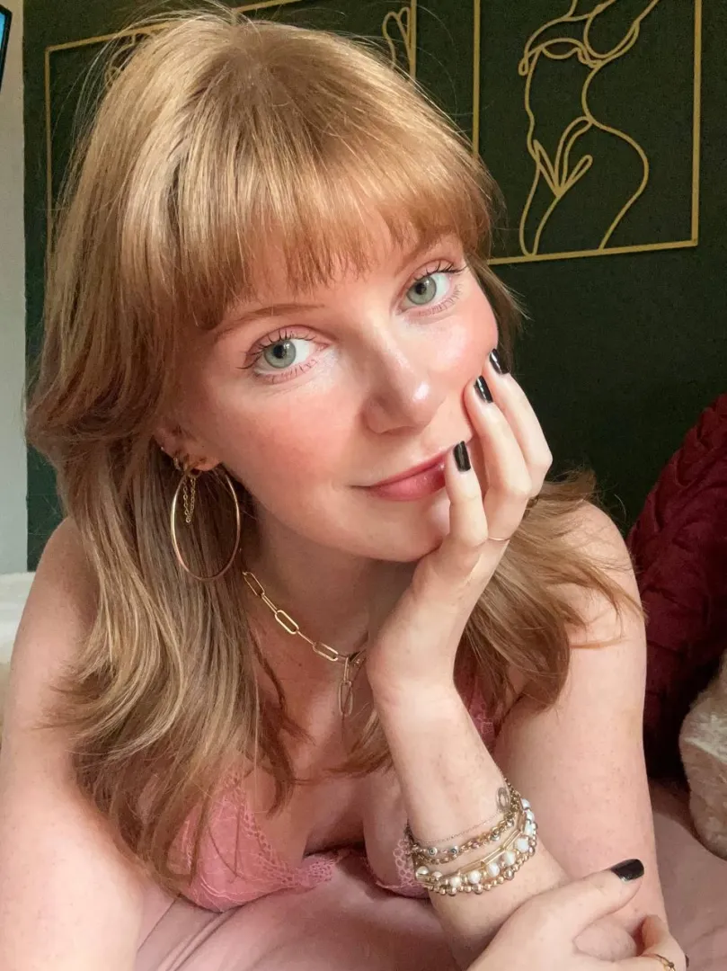 Tell me what you’re gonna do to me, daddy 